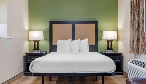 Deluxe Studio, 1 Queen Bed with Sofa bed, Non Smoking
