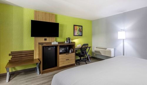 Standard Room, 1 King Bed, Non Smoking, Refrigerator & Microwave