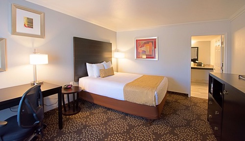 Standard Room, 1 King Bed, Non Smoking, Microwave