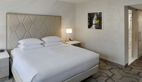 Deluxe Room, Accessible (Mobility & Hearing, Roll-in Shower)
