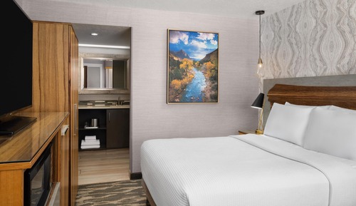 Standard Room, 1 Queen Bed, 1 Double Bed, Non Smoking, Refrigerator & Microwave