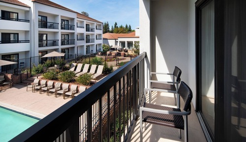 Suite, 1 Bedroom, Courtyard View