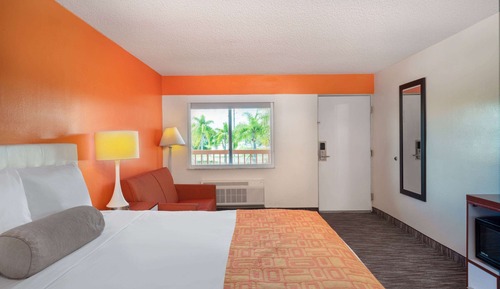 Room, 1 King Bed, Non Smoking (Second Floor)