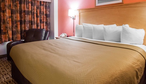 1 King Bed, Nonsmoking, Accessible