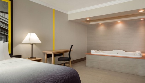Deluxe Suite, 1 King Bed, Non Smoking