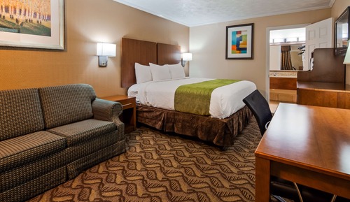 Standard Room, 1 King Bed, Accessible, Refrigerator & Microwave (Exterior Access)