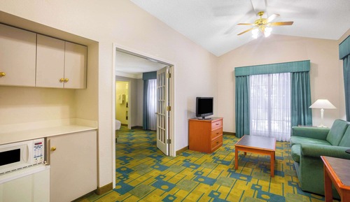 Deluxe Suite, 1 King Bed, Non Smoking