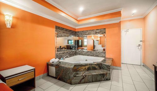 Room, 1 King Bed, Non Smoking (with 2 person Hot Tub)