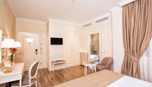 Deluxe Double or Twin Room