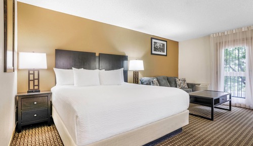 Suite, 1 King Bed w/ Jetted Tub