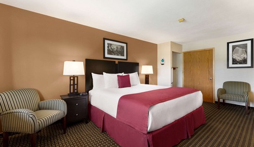 Room, 1 King Bed, Accessible, Non Smoking (Mobility, Bathtub w/Grab Bars)