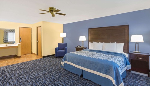 Standard Room, 1 King Bed, Accessible
