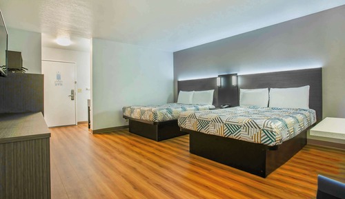 Standard Room, Multiple Beds, Non Smoking