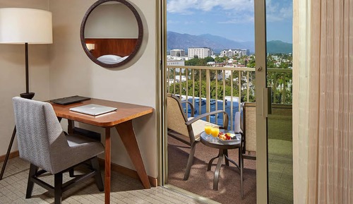 1 King bed deluxe room