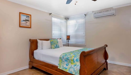 1 Queen Bed, Kamehameha Studio Suite, Non-Smoking