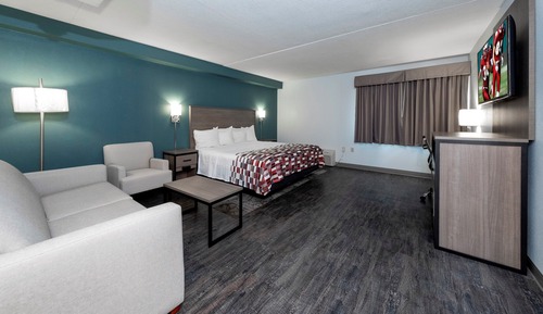 Suite, 1 King Bed (Smoke Free)