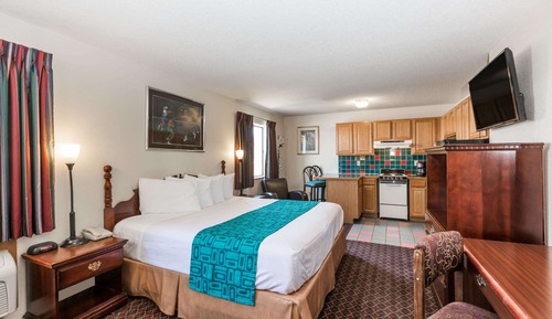 Suite, 1 King Bed, Non Smoking, Kitchen