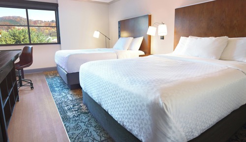 Traditional Room, 2 Queen Beds, Non Smoking