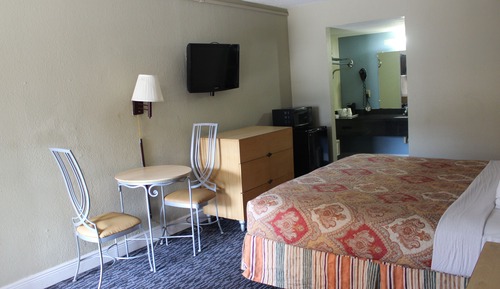 Economy Room, 1 King Bed, Non Smoking