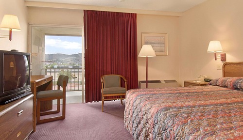 Standard Room, 1 King Bed, Smoking