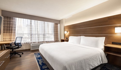 Standard Room, 1 King Bed, City View