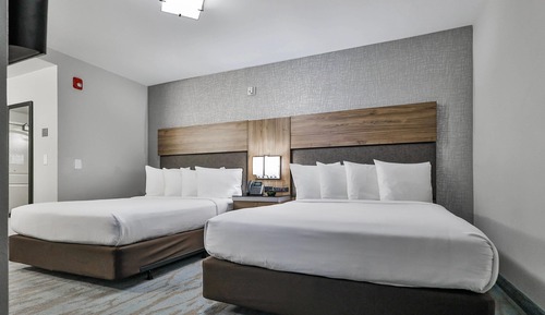 ADA Accessible, 2 Queen Beds, Roll-In Shower, City View
