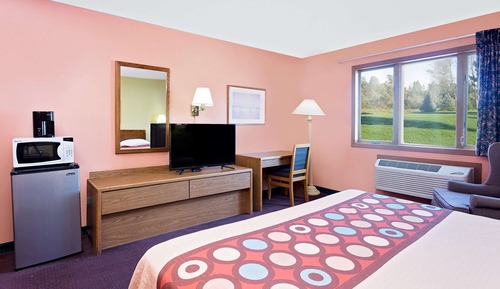 Room, 1 Queen Bed, Accessible, Non Smoking (Mobility, Tub w/ Grab Bars)