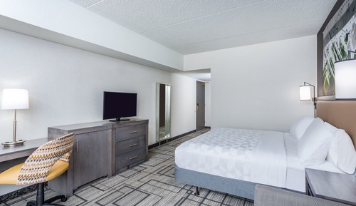 Standard Room, 1 King Bed, Balcony
