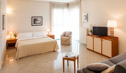 Triple Room, Annex Building