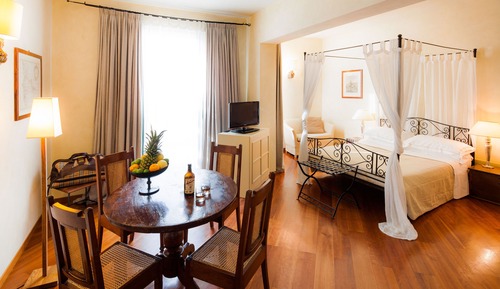 Junior Suite, 1 King Bed
