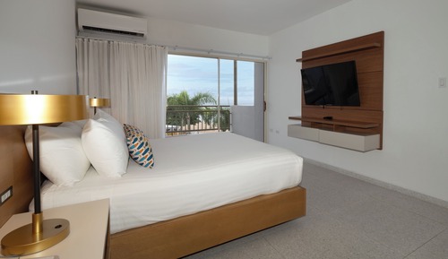 Suite, 1 Bedroom, Kitchenette, Beach View