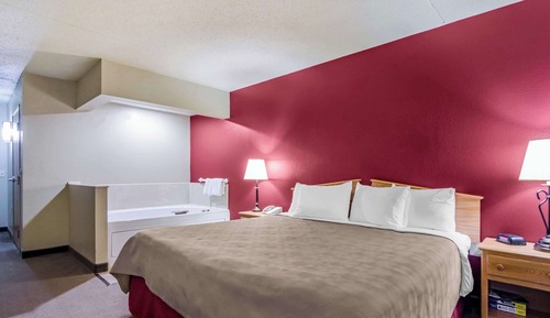 Suite, 1 King Bed, Accessible, Non Smoking