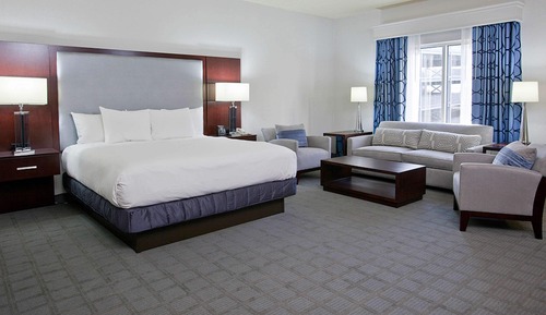 1 Deluxe King Bed Room
