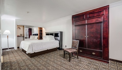 Suite, 1 King Bed, Non Smoking