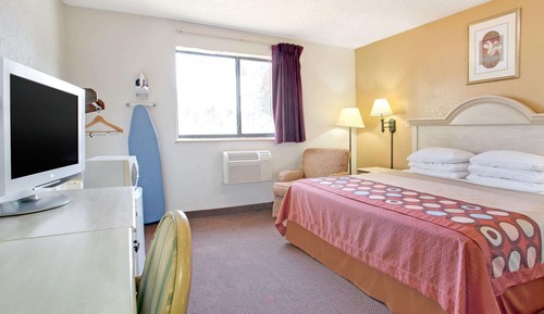 Suite, 1 King Bed, Accessible, Non Smoking (Mobility/Hearing, roll-in shower)
