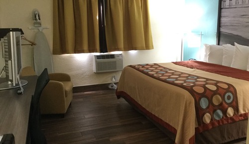 Room, 1 Queen Bed, Accessible, Non Smoking (Mobility/Hearing, roll-in shower)