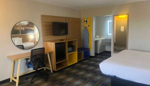 Room, 1 King Bed, Accessible
