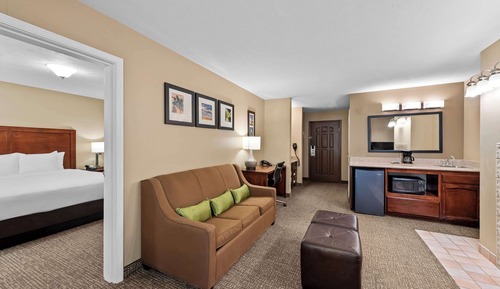 Suite, 1 King Bed with Sofa bed, Non Smoking, Jetted Tub (Living Room)
