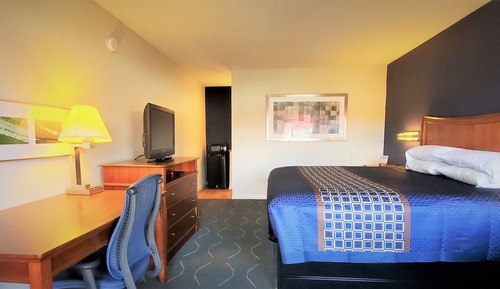 Economy Room, 1 King Bed, Smoking