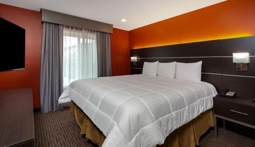 Suite, 1 King Bed, Non Smoking