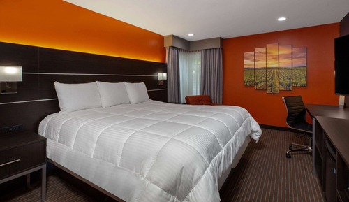 Standard Room, 1 King Bed