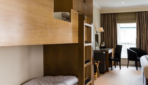 Family Room  (2 adults + 3 children)
