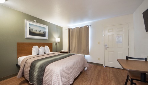 Standard Studio, 1 Queen Bed, Accessible, Non Smoking