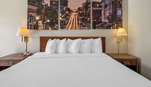 Standard Room, 1 King Bed