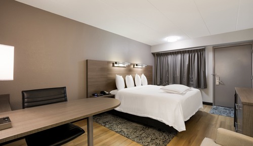 Premium Room, 1 King Bed (Upgraded Bedding & Snack, Smoke Free)