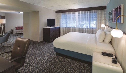 King, Junior Suite, 1 King Bed, Non Smoking