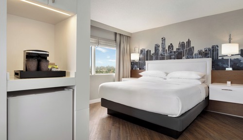 Room, 1 King Bed, Corner