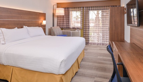 Standard Room, 1 King Bed