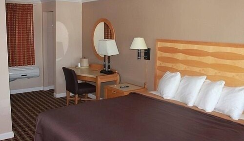 Standard Room, 1 King Bed