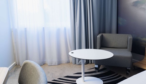 Club Room, 1 Queen Bed